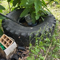 Large Tractor Tire 🛞 