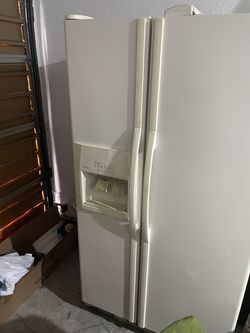 Whirlpool side by side fridge older model clean untested can test on site
