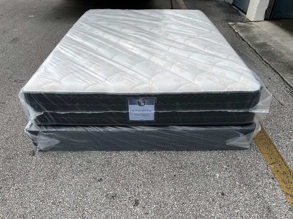 MATTRESS FULL SIZE PLUSH WITH BOX SPRING 2PCS