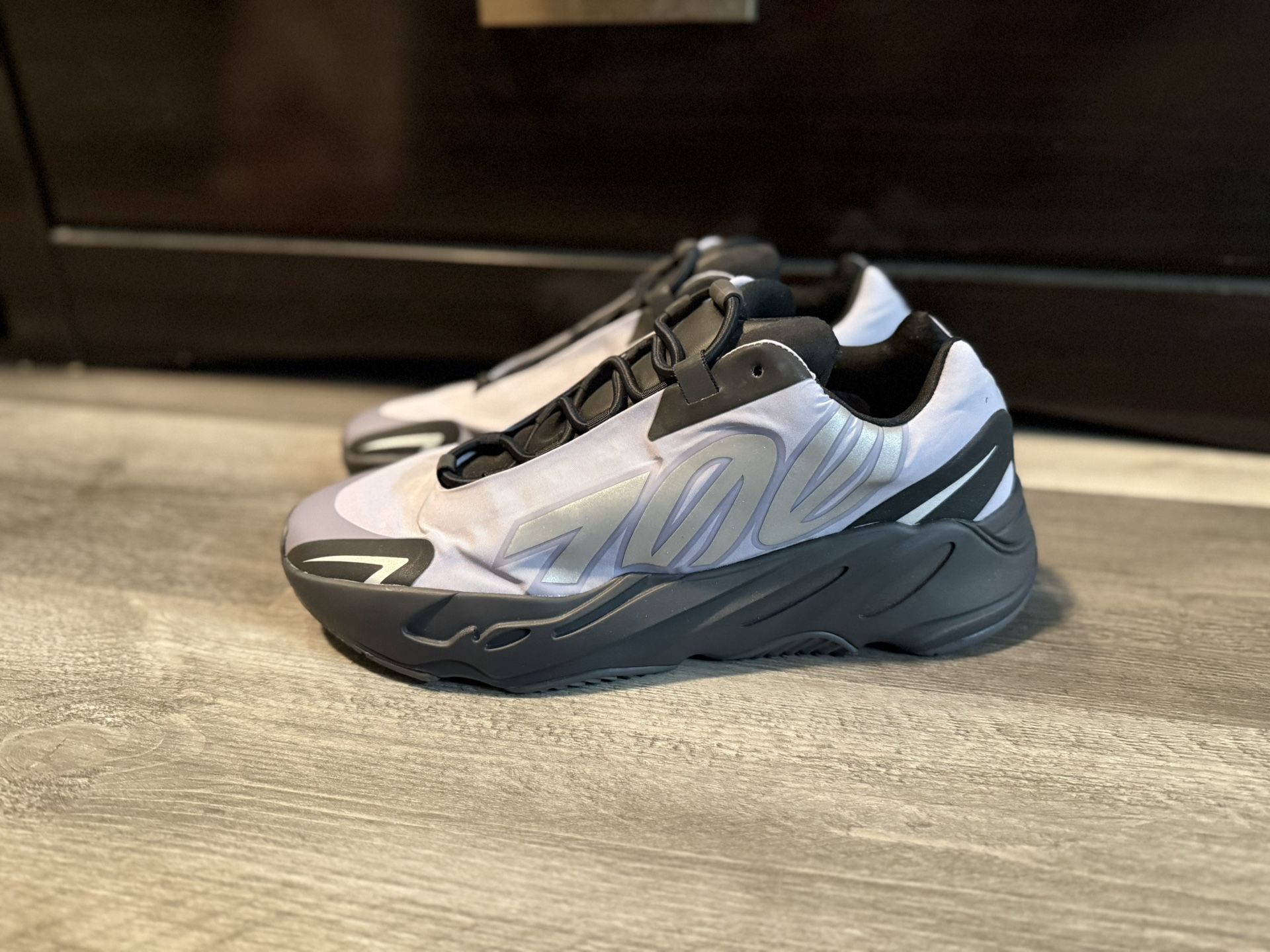 Yeezy 700 MNVN