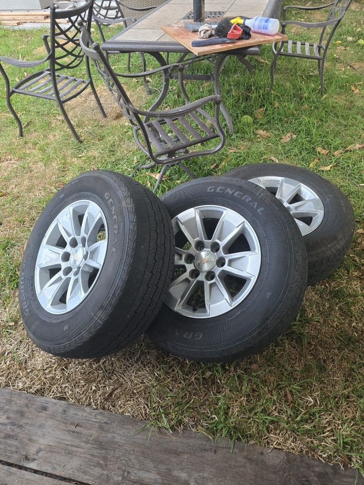 (4) Tires/rims 255/70R17 Chevrolet Silverado 2024