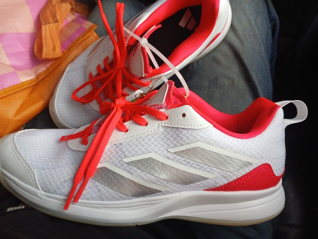 Addidas Size 7.5 Tennis Shoes