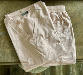 Brand New Scrub Sets – Sizes S to 2X 🩷