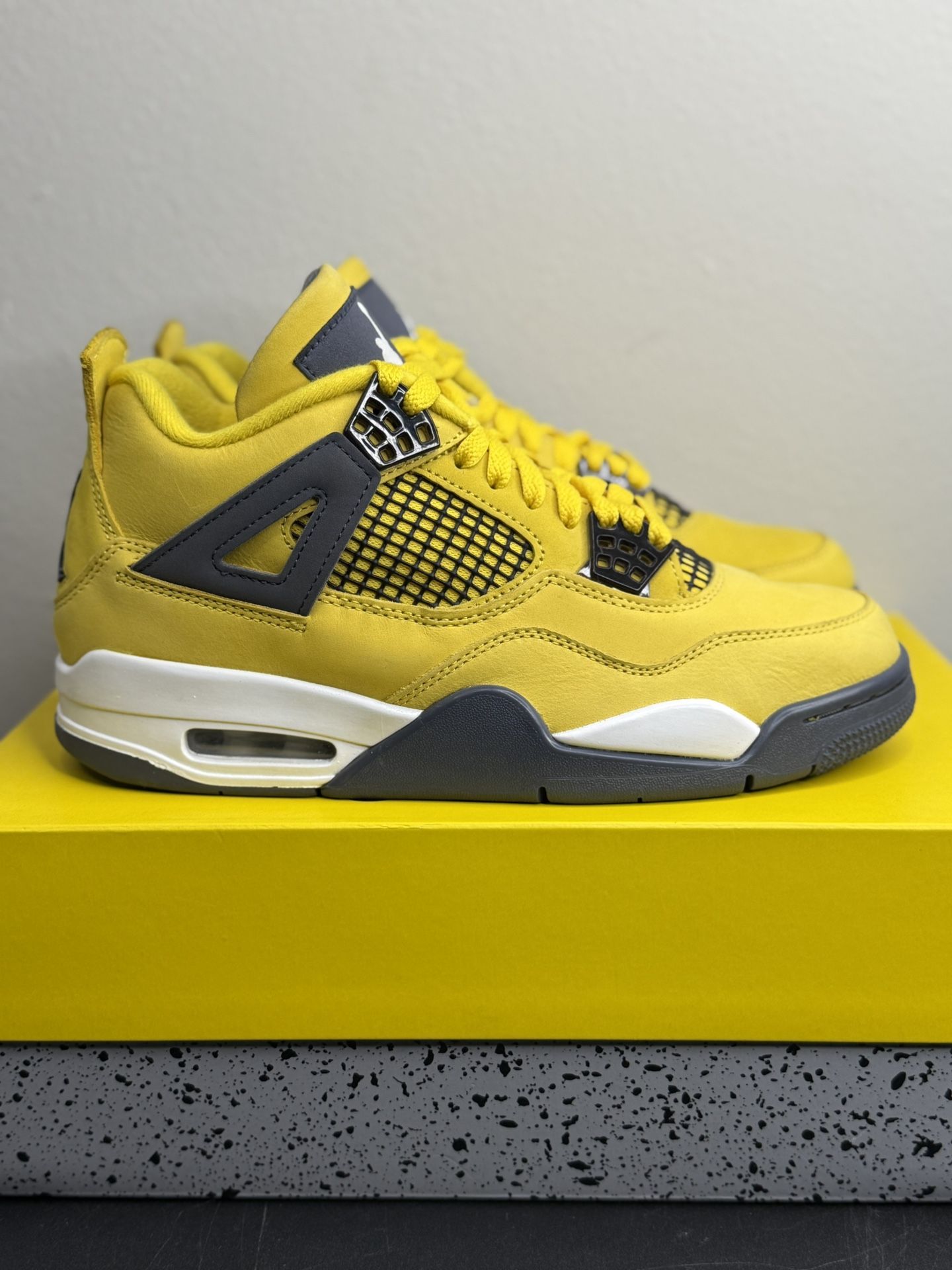 Air Jordan 4 “Lightning” Size: 8M/9.5W (Lightly Worn With 