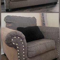 2 Piece Living Room Set w/ Pillows