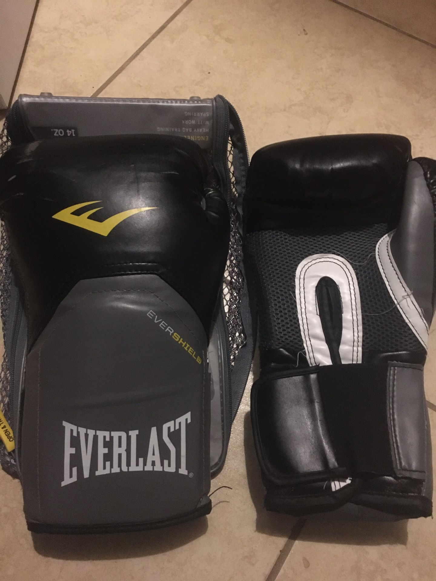 Everlast boxing gloves 14oz