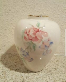 Lenox Decorated 24k Gold Trim Vase made in usa