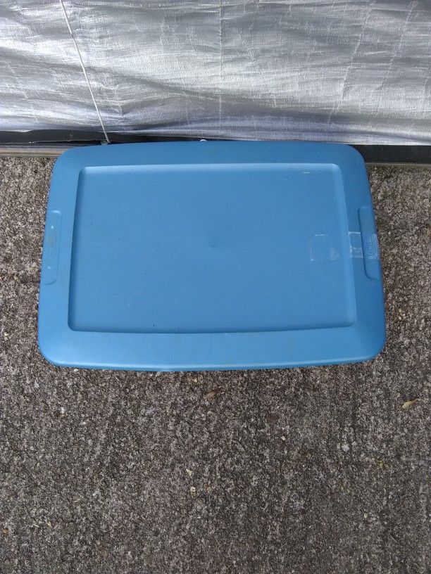 Sterilite 28 QT Clear Plastic Storage Container.