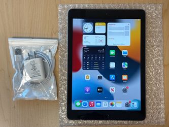 Apple iPad 6th Gen with Charger