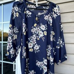 Maurices blue and cream floral plus size XL top blouse with long sleeves.