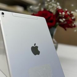 iPad PRO 9.7” Inch Cellular 32GB Unlocked 