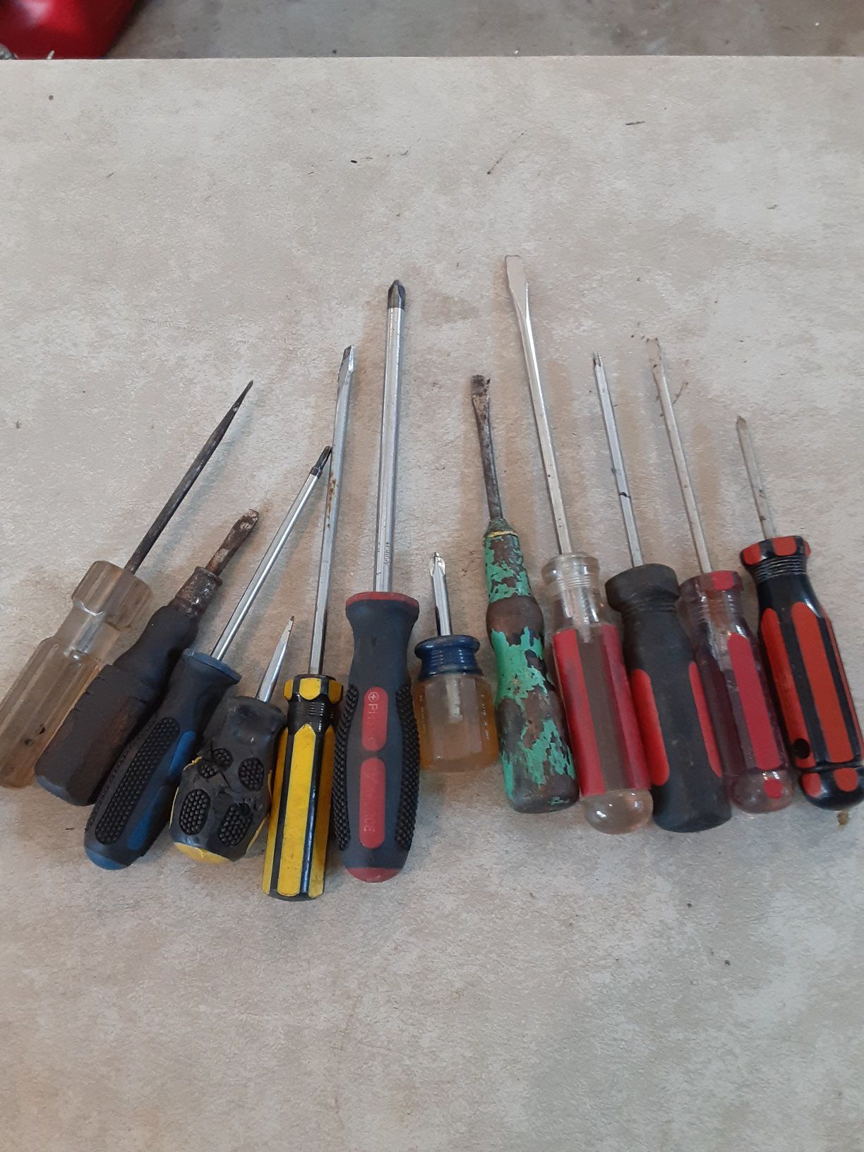 Screwdriver Lot #C. 12 pieces. Porch Pick up in North Hagerstown Md.