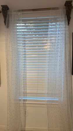 Window blinds in several sizes and all hardware included - in excellent condition!