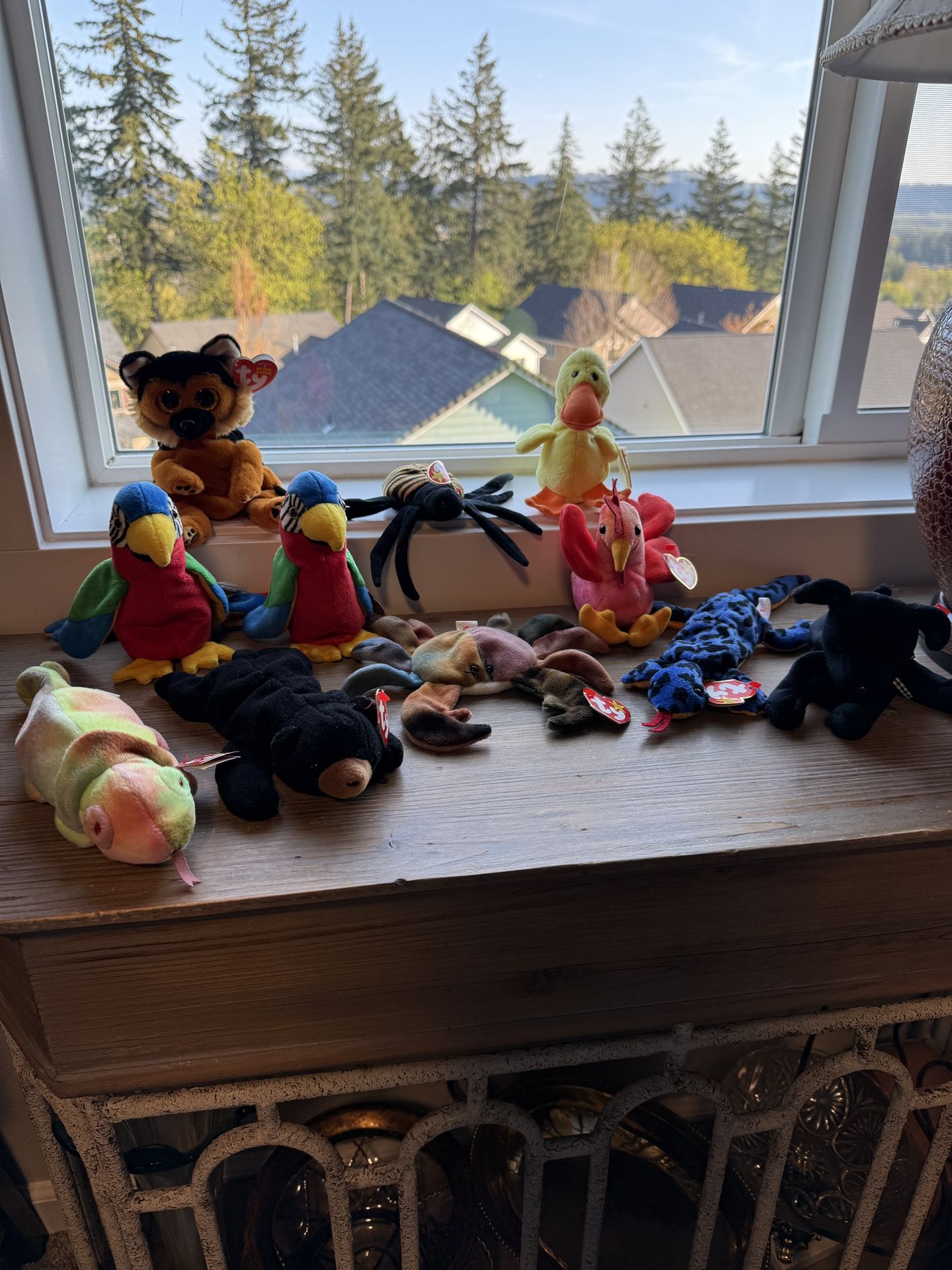 Lot Of 11 Beanie Babies - 2 Dog, Crab, Roster, 2 Toucans, Duck, Bear, Lizard, Spider, Iguana