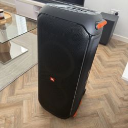 JBL PartyBox 710 Bluetooth Party Speaker 800W with Microphones