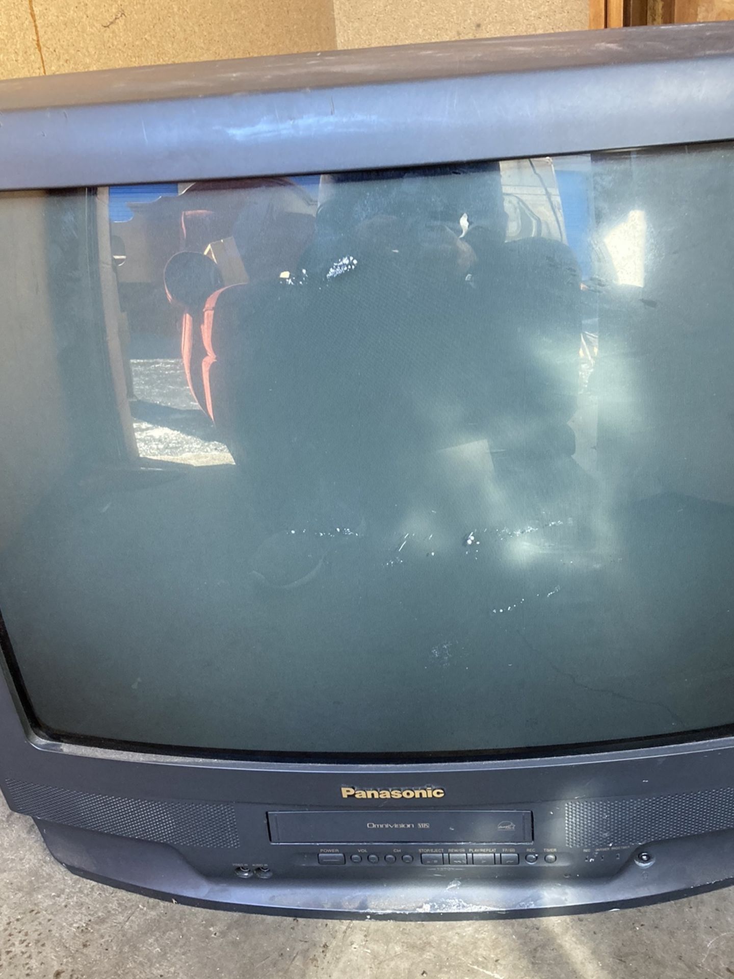 Panasonic PVQ-2512 - 25” TV/VCR Combo Vintage