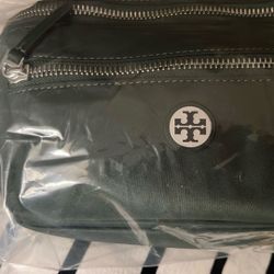 Perfect For Valentines 💘 Day Belt Bag NEW With Tags Tory Burch BASIL Color 