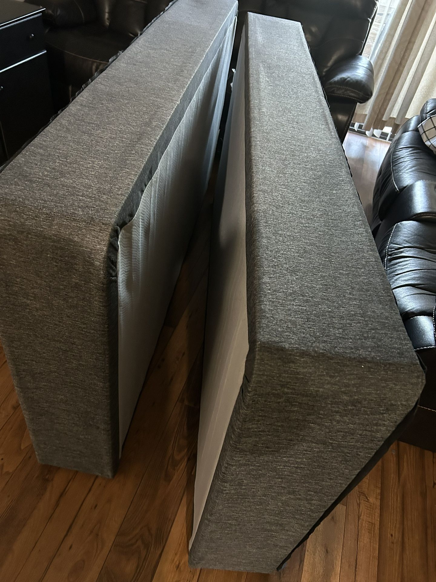 Twin Bed Stand