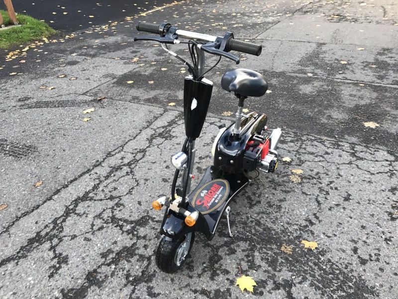 Salorr 43cc Gas Motor Scooter