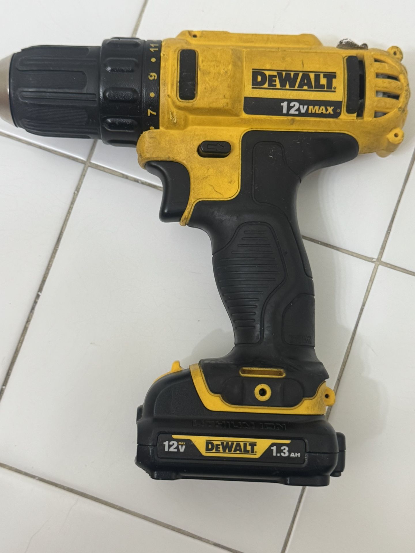 DEALT 12v Drill And Battery