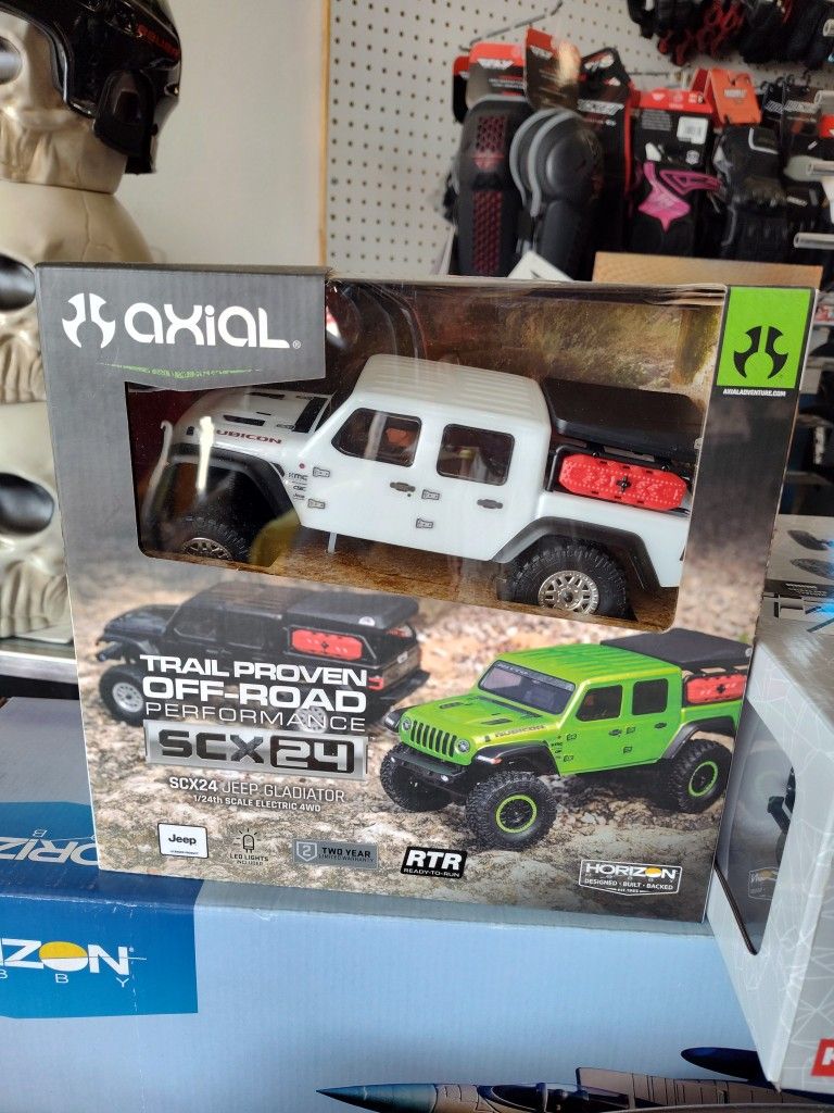 Scx24 Jeep Gladiator 4x4 Brand New RC Electric Rock Crawler