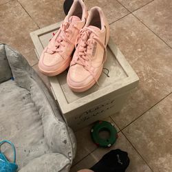 Adidas Tennis Shoes Size 7