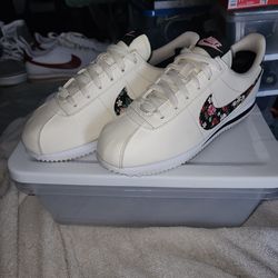 Nike Cortez Basic Vintage Floral GS sz 7Y