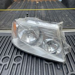 Headlight For A 04-08 F-150
