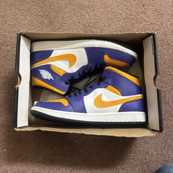 Air Jordan 1 Mid Lakers 2022