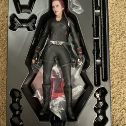 EG hot Toys Black Widow.