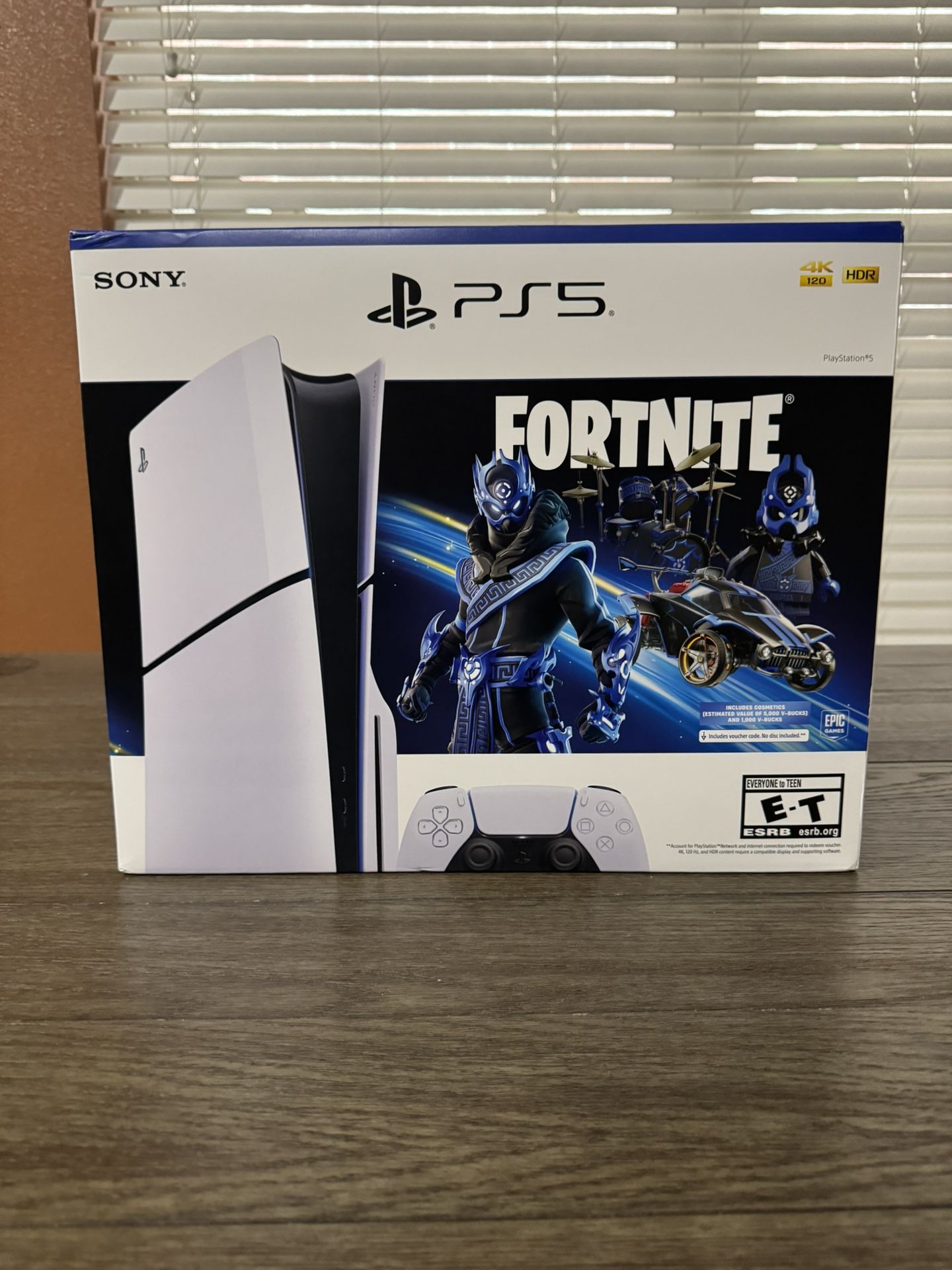 PS5 Disc Version + Fortnite Extras
