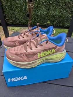Hoka Challenger 8