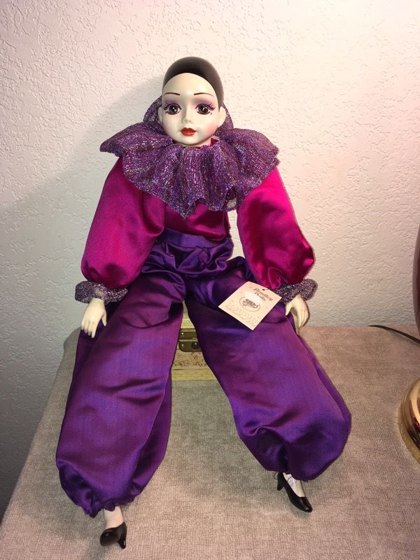 Collectible ‘Send in the clowns’ Pierrot musical Bradley Dolls
