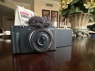 Sony - ZV-1F Vlog Camera