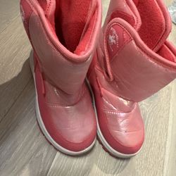 Girl Snow boots Size 8