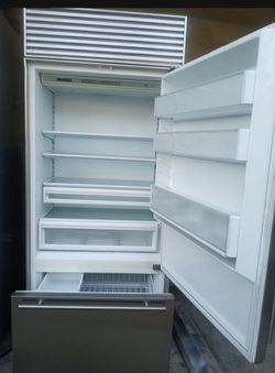 Refrigerator subzero used negotiable