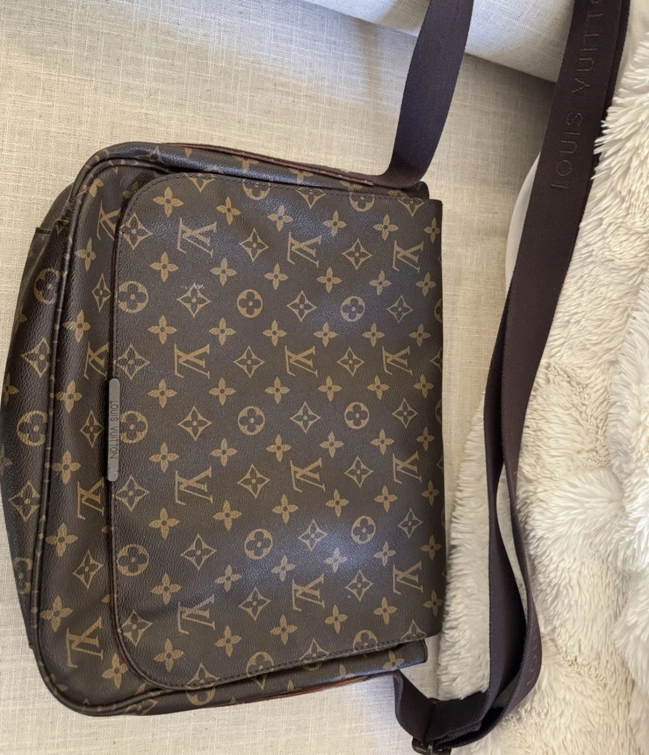 LV Laptop Crossbag