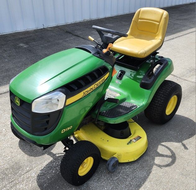 2015 John Deere D130 riding lawn mower, 22hp engine, 42" deck, hydrostatic transmission, Many new parts,Runs good, delivery available