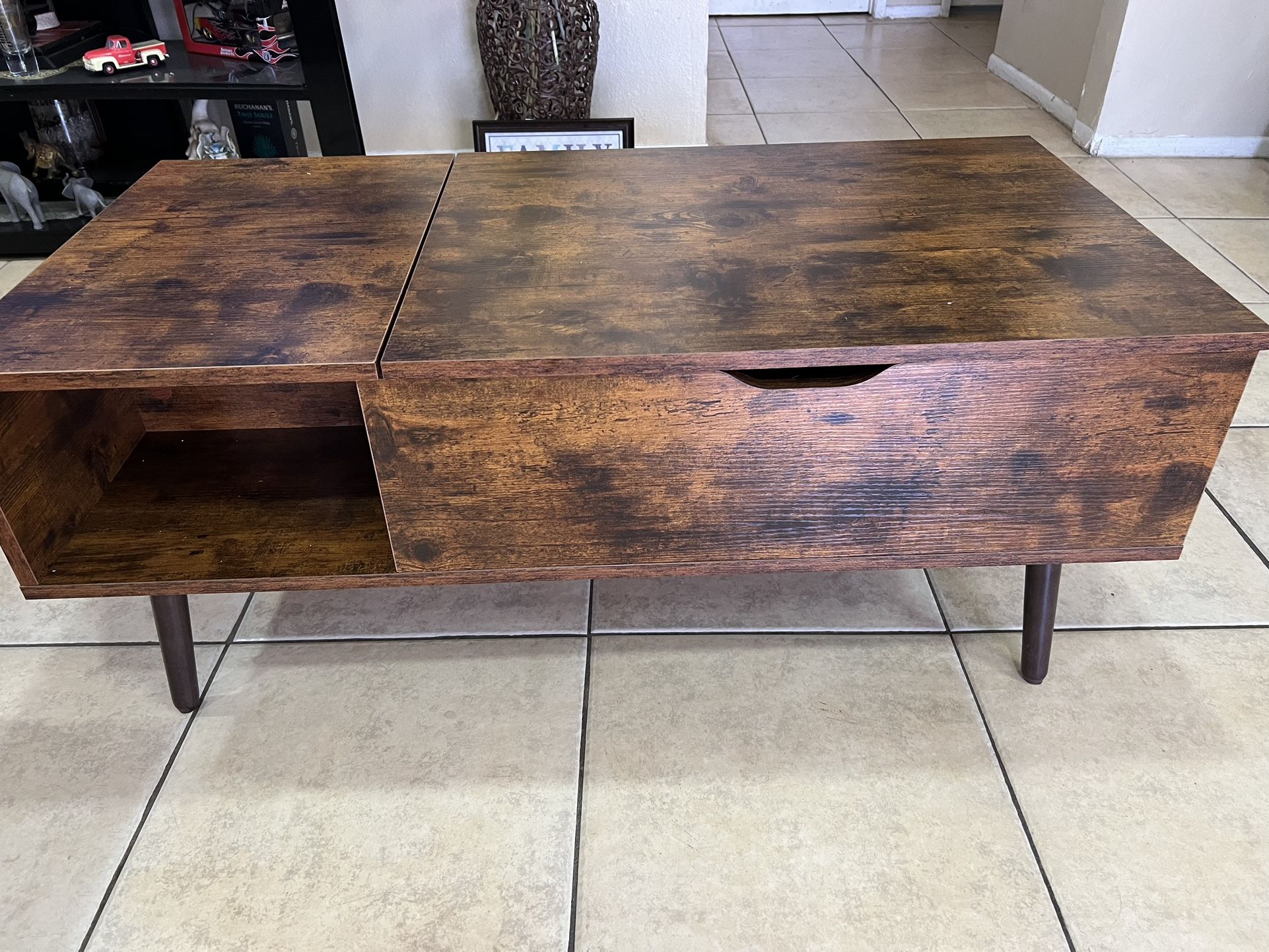 Lift Top Coffee Table (brad new)