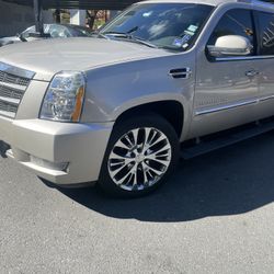 Cadillac Escalade 208
