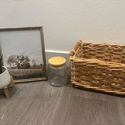 Home Decor ( 4 Items)