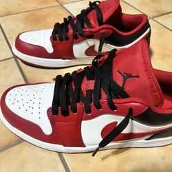 Air Jordan 1 Low Reverse Black Toe Barely Worn (Replacement Box)