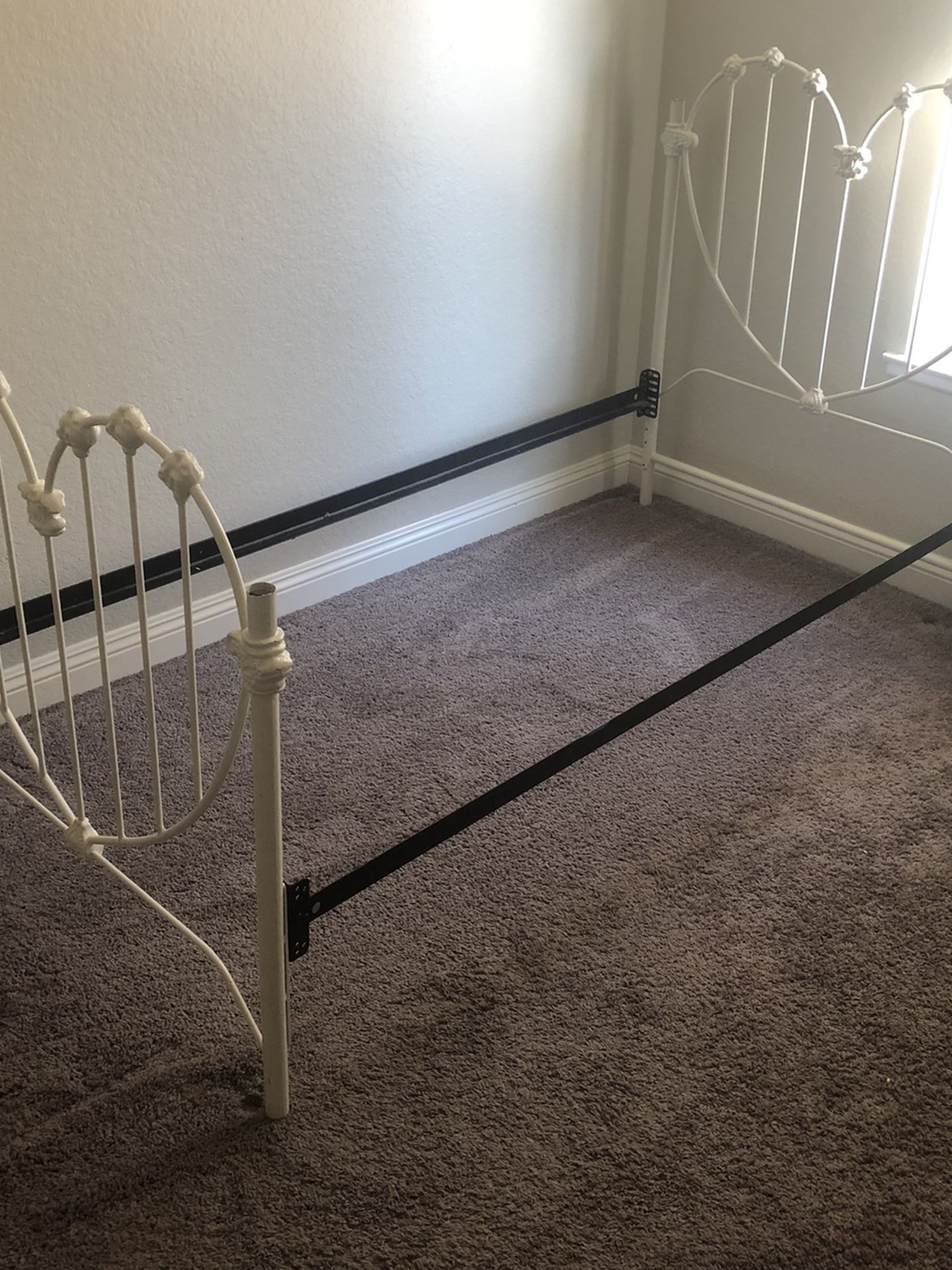 Antique Metal Heart-shaped Twin Bed Frame