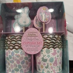 Cupcake Holders/Decor