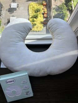 Boppy Nursing Pillow/ Brand New Liner