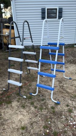 Pool ladders