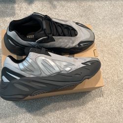 Yeezy 700 MNVN