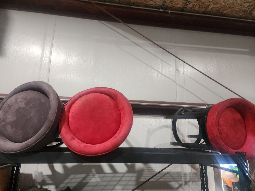 4 Swivel Bar Stools