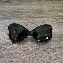Moschino Heart Shapped Sunglasses 🖤