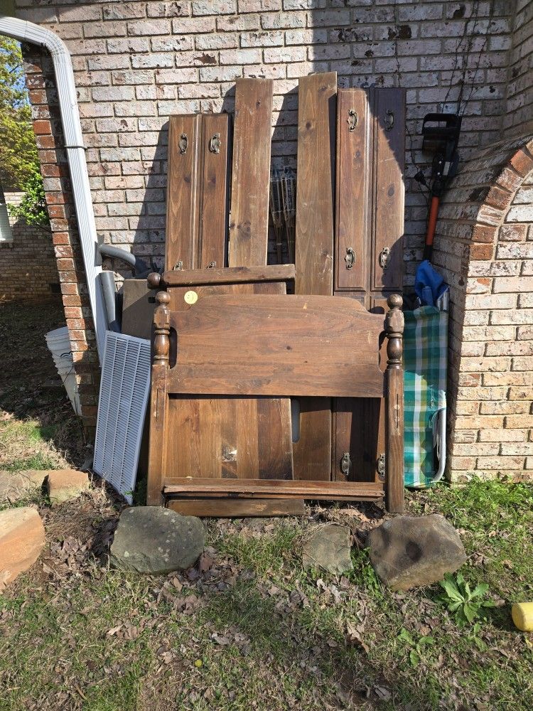 Older Hardwood Trundle Bed Frame